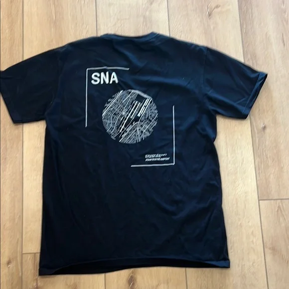 Black Graphic T-Shirt - Men’s Size Large - Picture 4 of 4